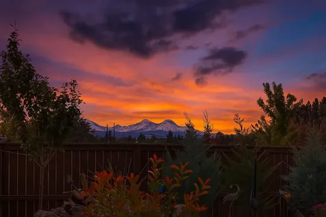 3827 NE Oakside Loop Bend OR 97701