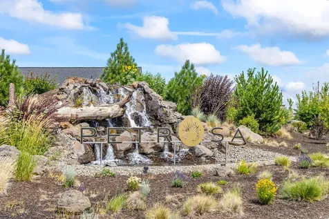 3827 NE Oakside Loop Bend OR 97701