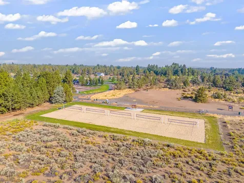 3827 NE Oakside Loop Bend OR 97701
