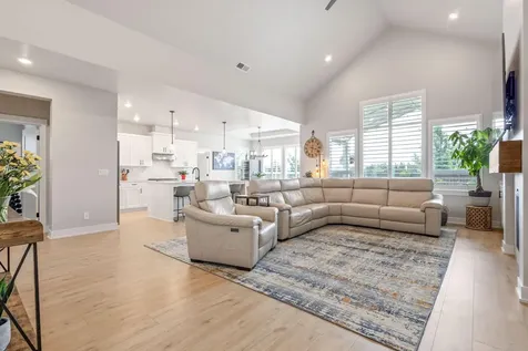 3827 NE Oakside Loop Bend OR 97701