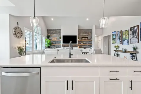 3827 NE Oakside Loop Bend OR 97701