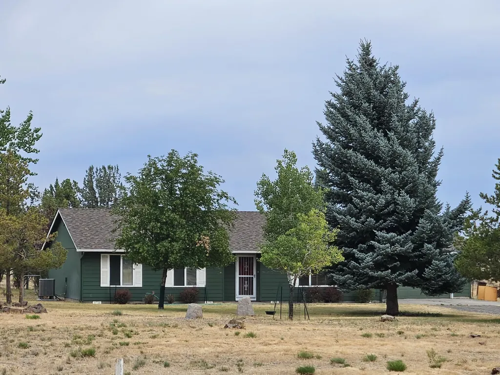 4477 NE Walnut Avenue Redmond OR 97756