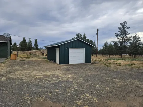 4477 NE Walnut Avenue Redmond OR 97756