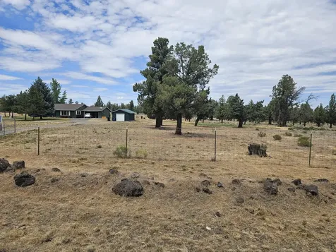 4477 NE Walnut Avenue Redmond OR 97756