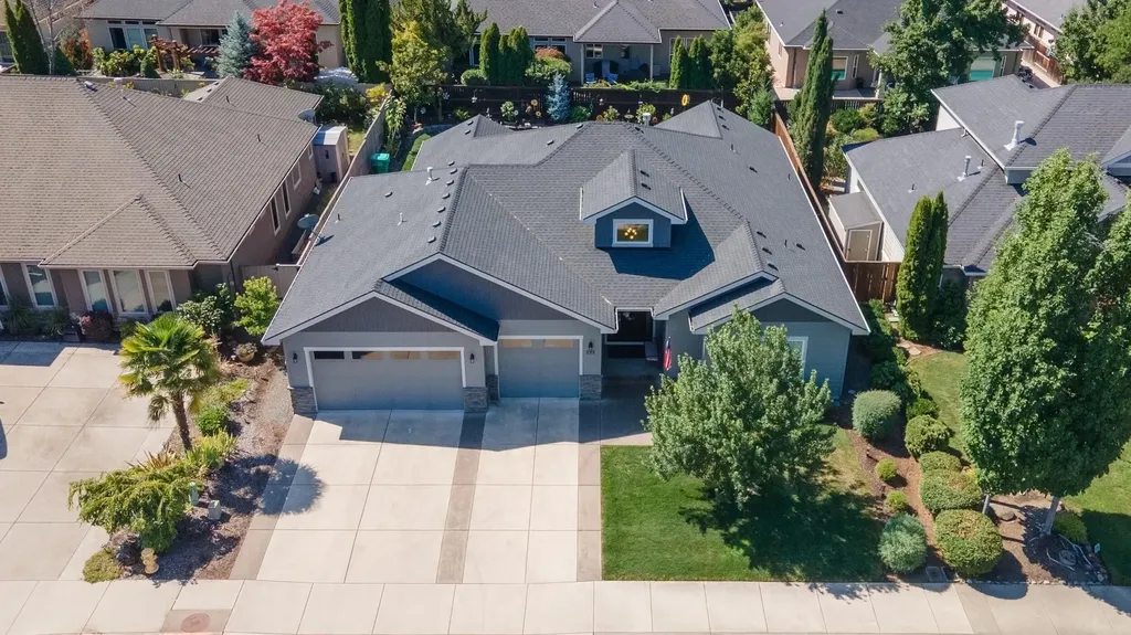 988 Pumpkin Ridge Eagle Point OR 97524