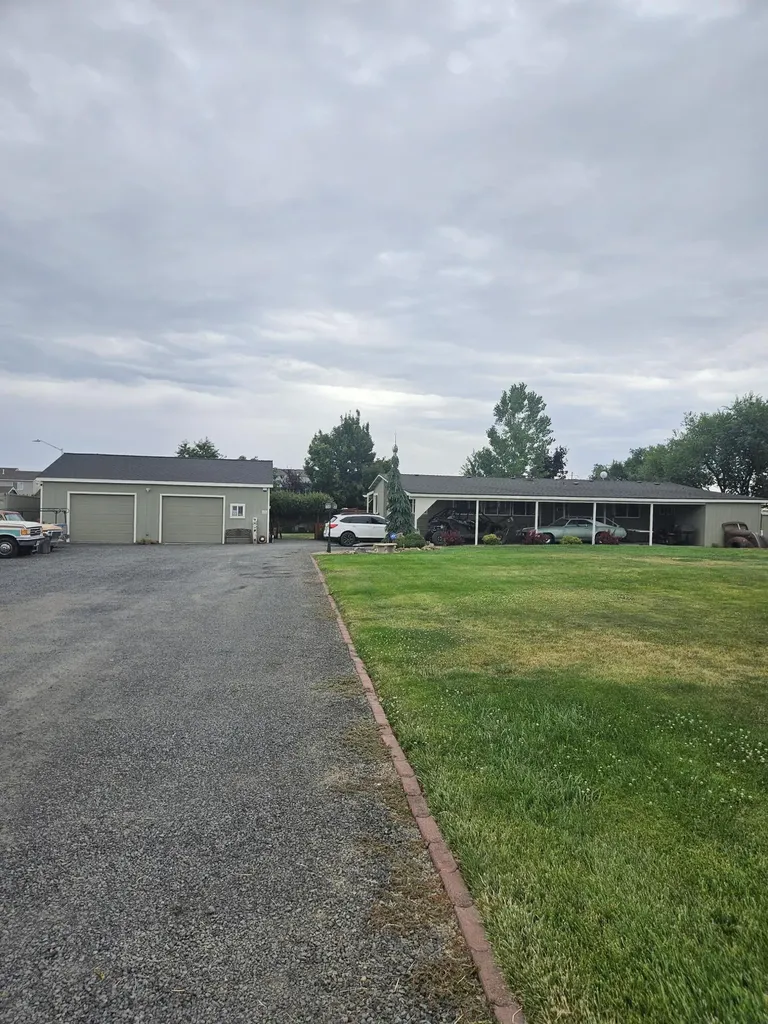 318 NW Birch Lane Madras OR 97741