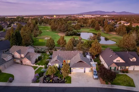 4198 SW Tommy Armour Lane Redmond OR 97756
