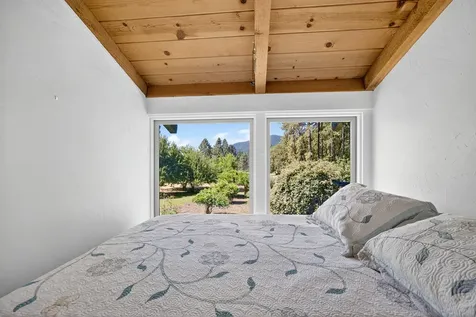 3256 East Evans Creek Road Rogue River OR 97537