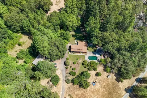 3256 East Evans Creek Road Rogue River OR 97537