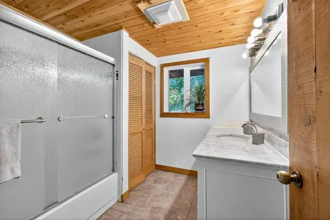 3256 East Evans Creek Road Rogue River OR 97537