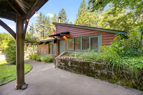 3256 East Evans Creek Road Rogue River OR 97537