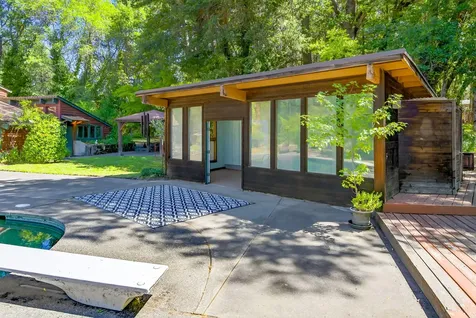 3256 East Evans Creek Road Rogue River OR 97537