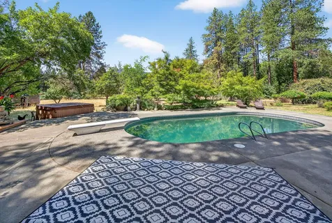 3256 East Evans Creek Road Rogue River OR 97537