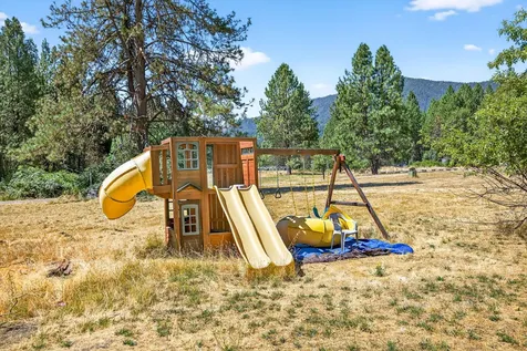 3256 East Evans Creek Road Rogue River OR 97537