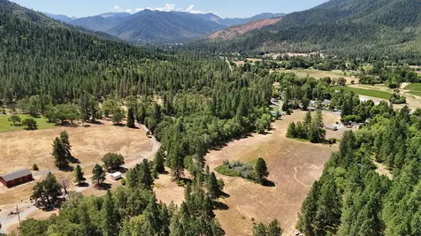 3256 East Evans Creek Road Rogue River OR 97537