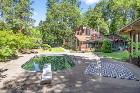 3256 East Evans Creek Road Rogue River OR 97537