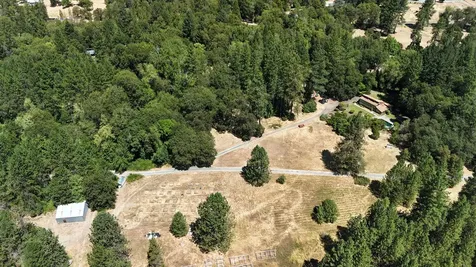 3256 East Evans Creek Road Rogue River OR 97537
