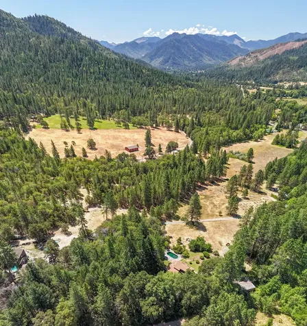 3256 East Evans Creek Road Rogue River OR 97537