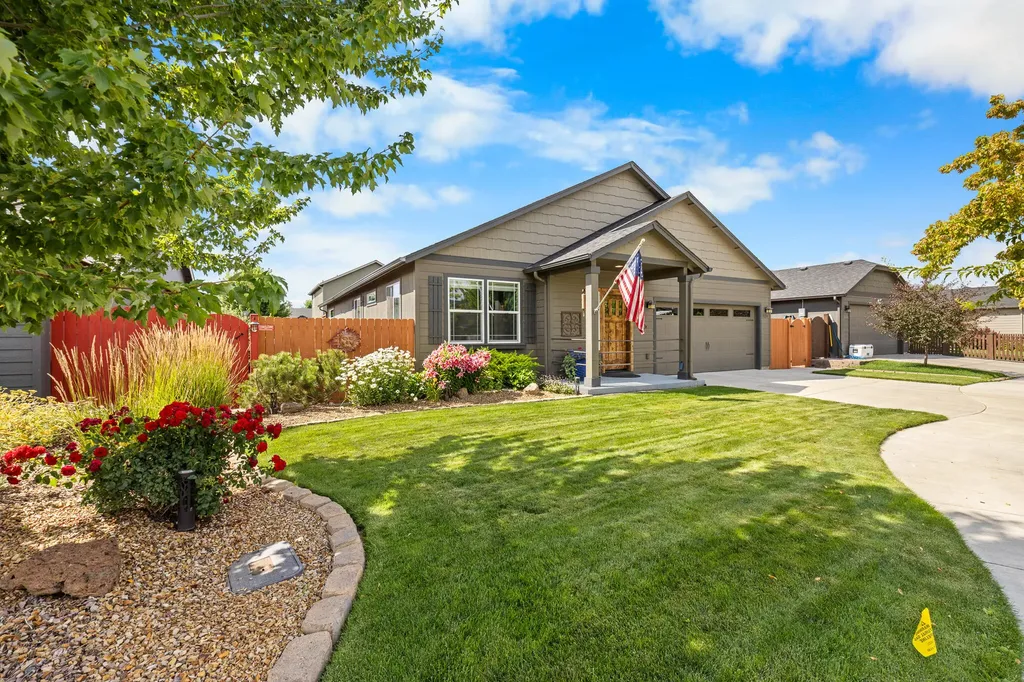3124 SW Cascade Avenue Redmond OR 97756