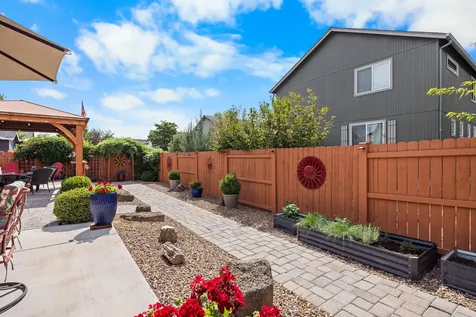 3124 SW Cascade Avenue Redmond OR 97756