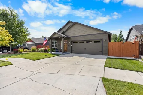 3124 SW Cascade Avenue Redmond OR 97756
