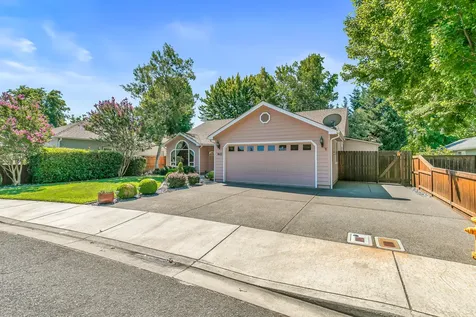 1612 Inverness Drive Medford OR 97504