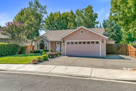 1612 Inverness Drive Medford OR 97504