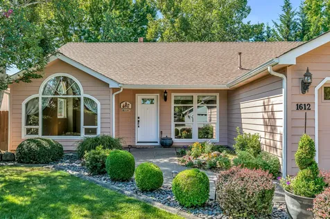 1612 Inverness Drive Medford OR 97504