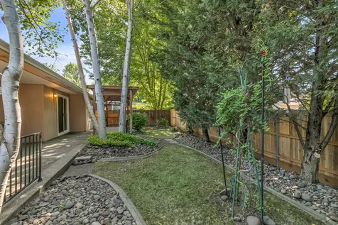 1612 Inverness Drive Medford OR 97504