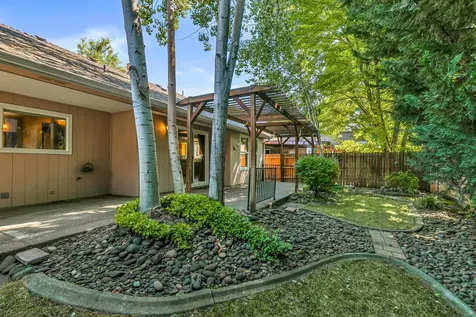 1612 Inverness Drive Medford OR 97504