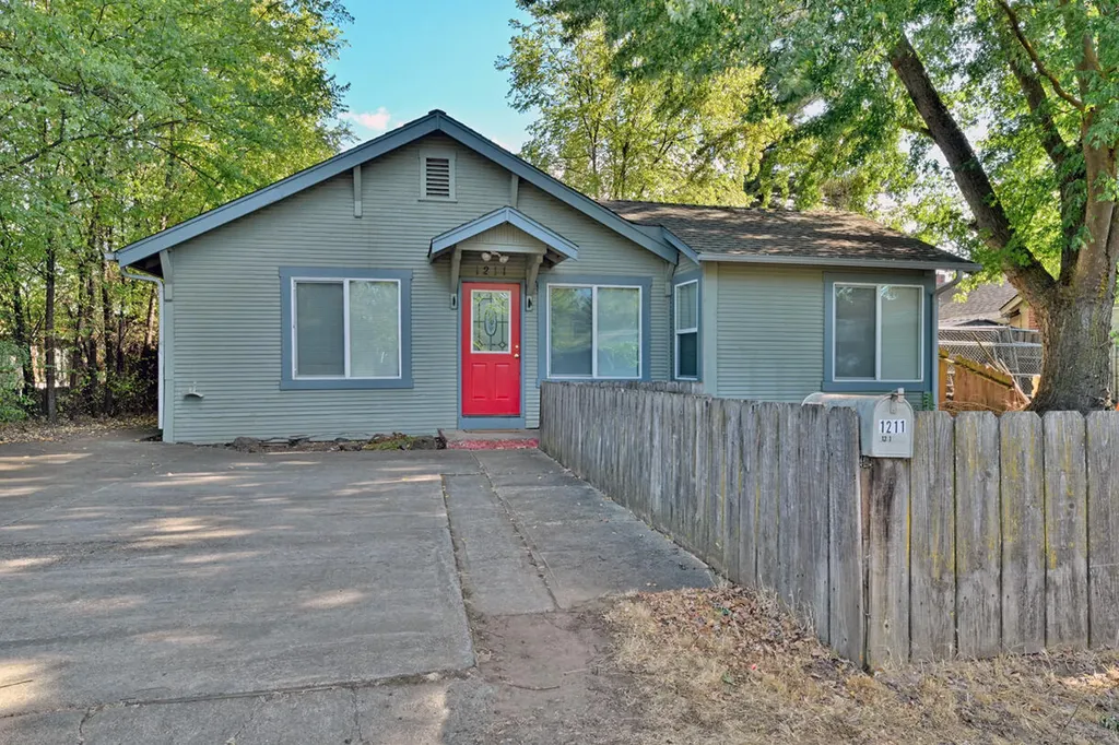 1211 Locust Street Medford OR 97501