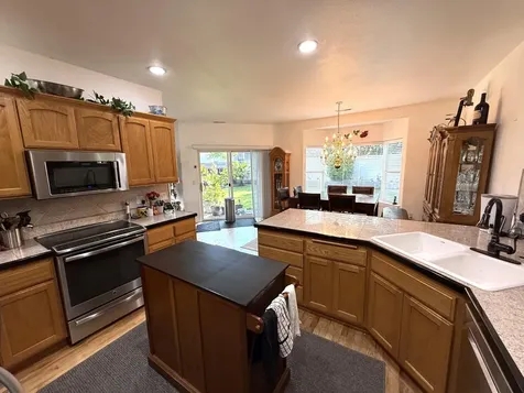 713 Eastridge Drive Medford OR 97504
