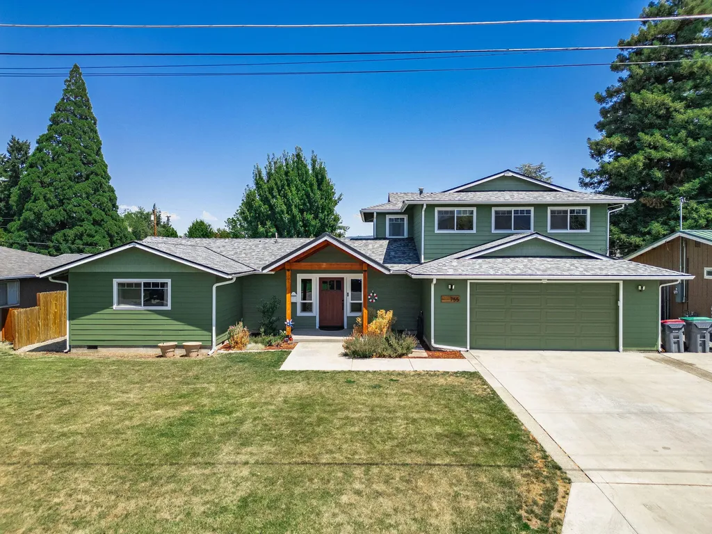 755 S 4th Street Central Point OR 97502