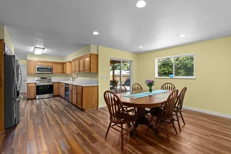 755 S 4th Street Central Point OR 97502