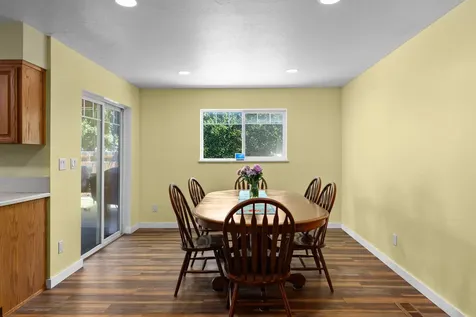 755 S 4th Street Central Point OR 97502