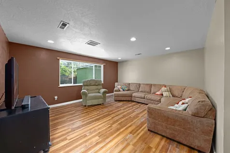 755 S 4th Street Central Point OR 97502