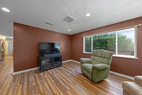 755 S 4th Street Central Point OR 97502