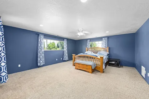 755 S 4th Street Central Point OR 97502