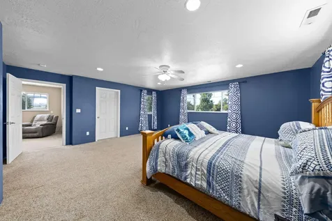 755 S 4th Street Central Point OR 97502