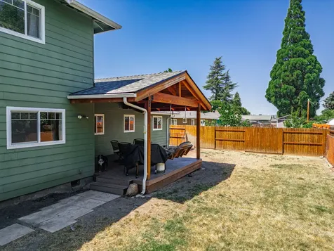 755 S 4th Street Central Point OR 97502