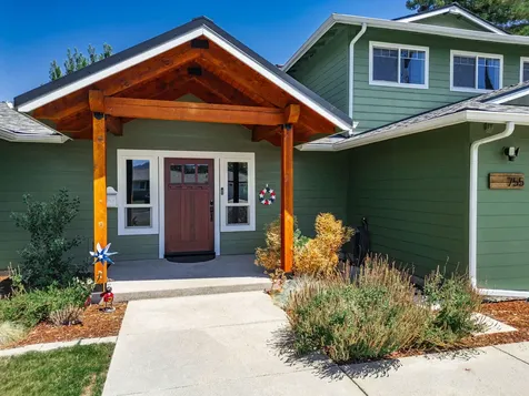 755 S 4th Street Central Point OR 97502