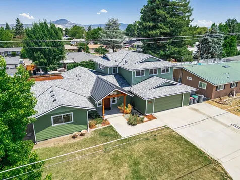 755 S 4th Street Central Point OR 97502