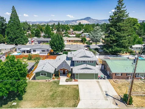 755 S 4th Street Central Point OR 97502