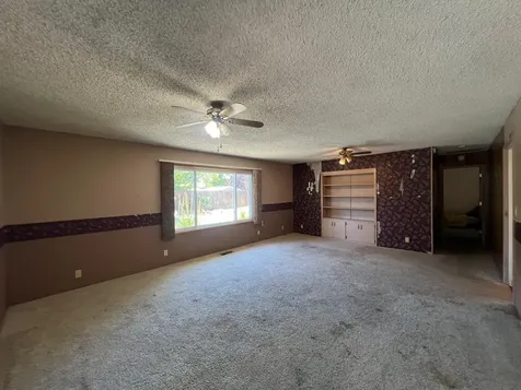 1812 Roberts Road Medford OR 97504
