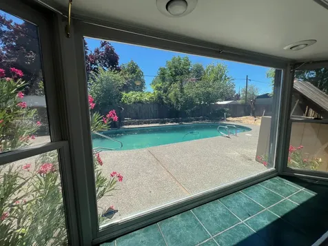 1812 Roberts Road Medford OR 97504
