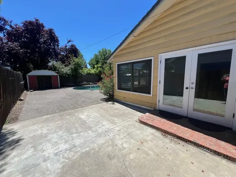 1812 Roberts Road Medford OR 97504