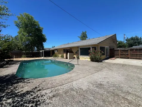1812 Roberts Road Medford OR 97504