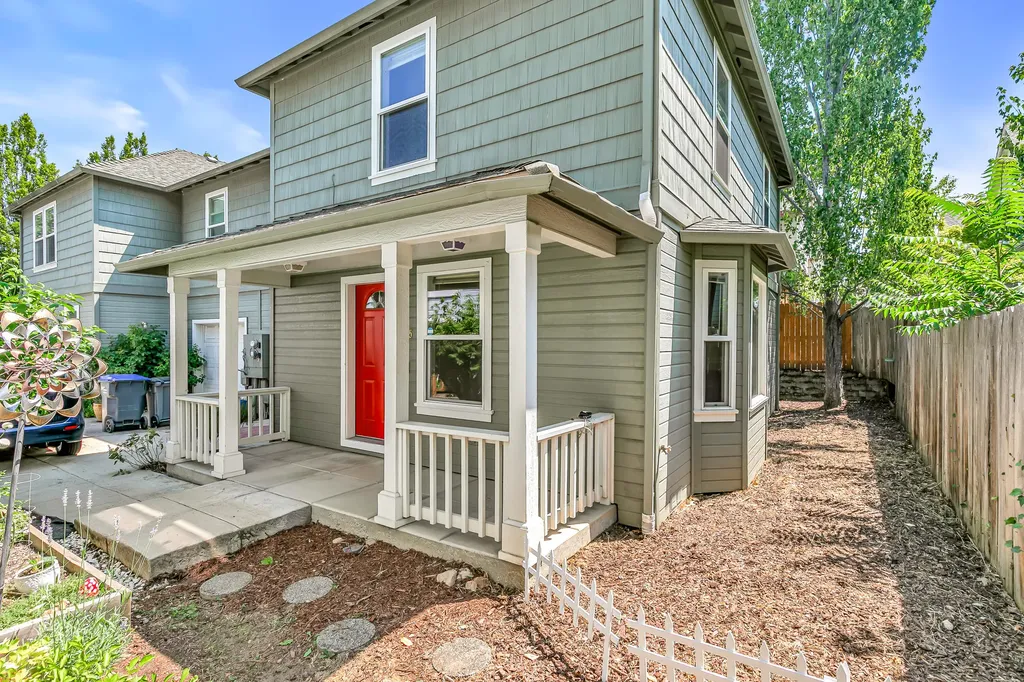 835 Blackberry Lane Ashland OR 97520