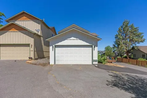 3564 SW Salmon Avenue Redmond OR 97756
