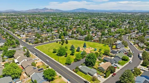3564 SW Salmon Avenue Redmond OR 97756